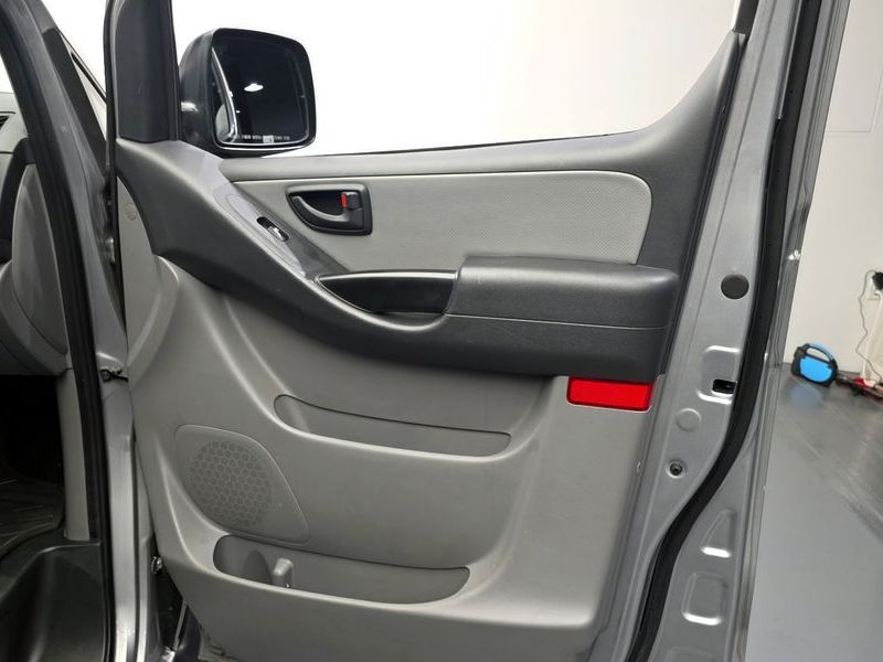 2017 Hyundai 그랜드 스타렉스 5-Seater VAN Smart photo 25
