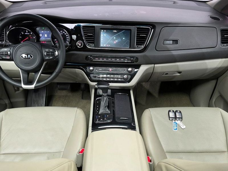 2017 Kia Carnival 9-seater Prestige photo 7