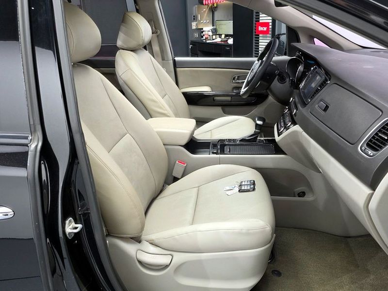 2017 Kia Carnival 9-seater Prestige photo 11
