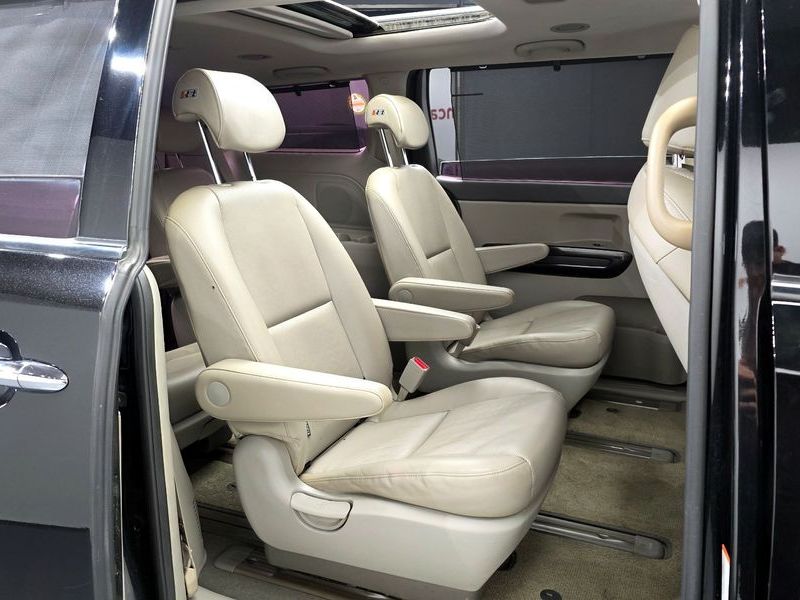 2017 Kia Carnival 9-seater Prestige photo 12