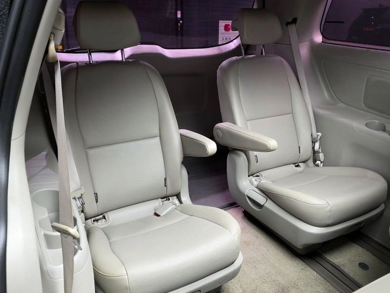 2017 Kia Carnival 9-seater Prestige photo 13