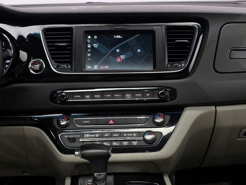 2017 Kia Carnival 9-seater Prestige photo 15