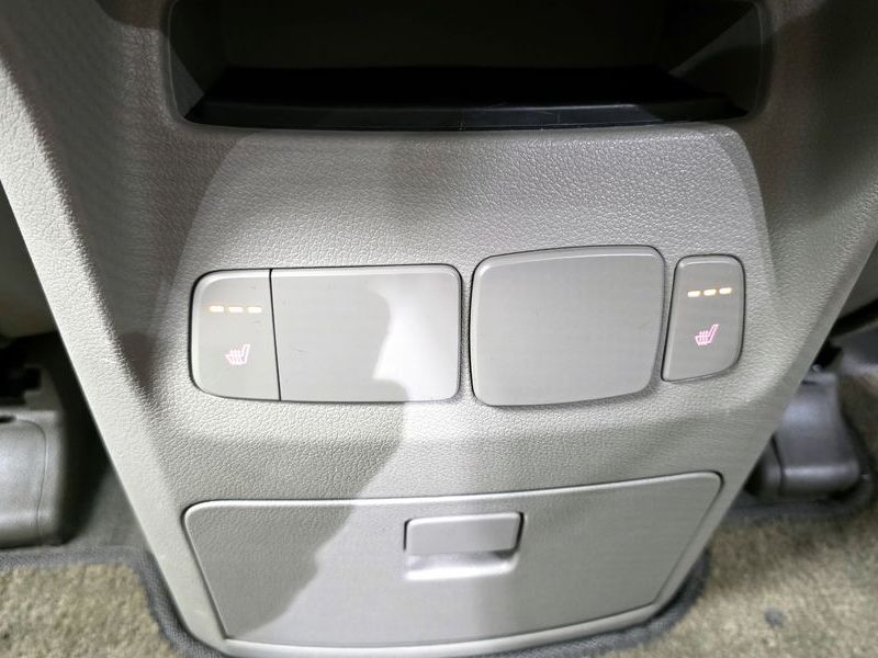 2017 Kia Carnival 9-seater Prestige photo 18