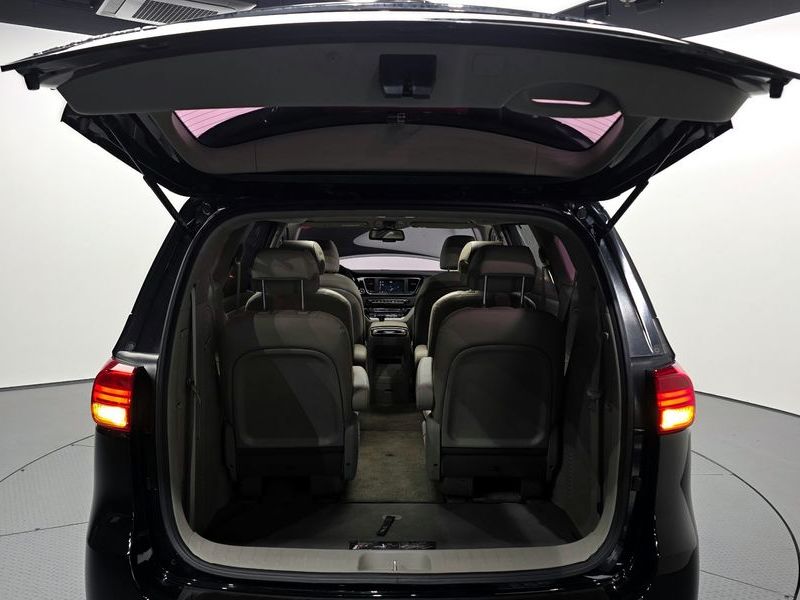 2017 Kia Carnival 9-seater Prestige photo 20