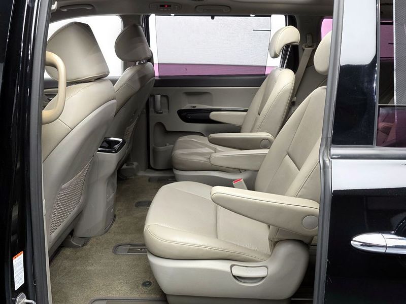 2017 Kia Carnival 9-seater Prestige photo 26
