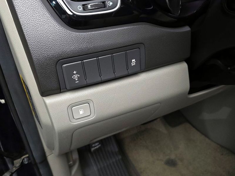 2017 Kia Carnival 9-seater Prestige photo 27