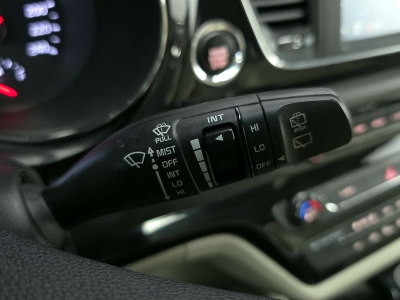 2017 Kia Carnival 9-seater Prestige photo 28
