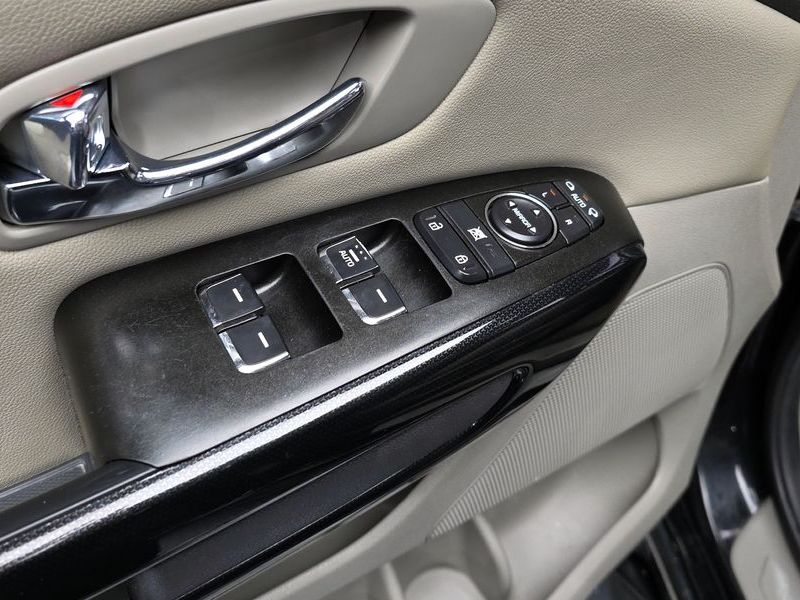 2017 Kia Carnival 9-seater Prestige photo 29