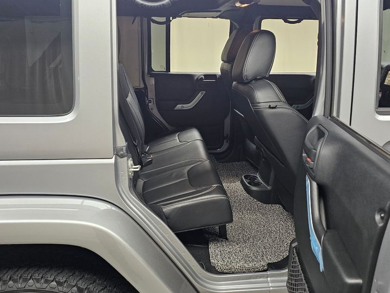 2017 Jeep Wrangler 3.6 Sahara 4Door photo 11