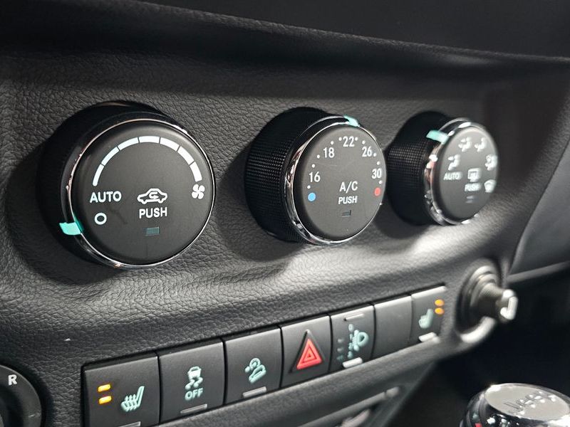 2017 Jeep Wrangler 3.6 Sahara 4Door photo 18