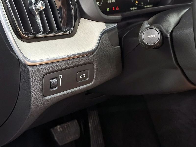 2018 Volvo XC60 T6 Inscription photo 16