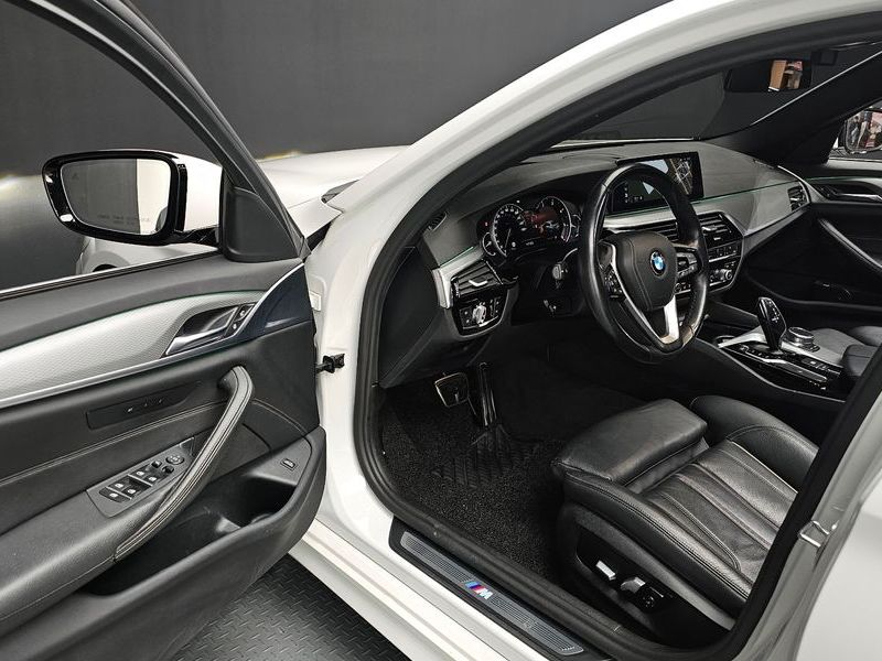 2018 BMW 5 Series 520d M Sport Special Edition photo 11