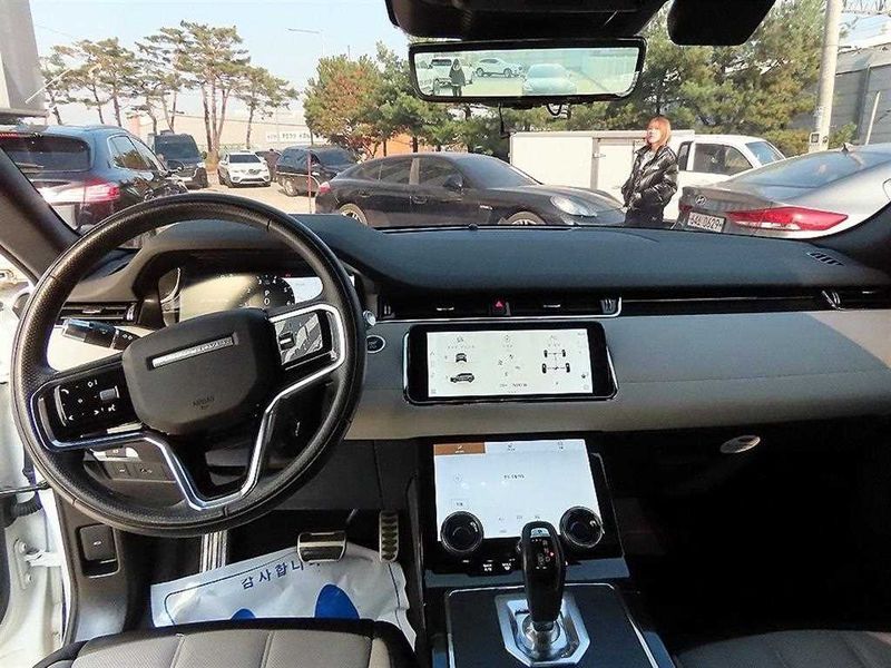 2021 Land Rover Range Rover Evoque P250 R-Dynamic SE photo 7