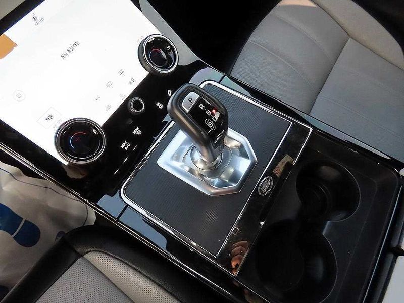 2021 Land Rover Range Rover Evoque P250 R-Dynamic SE photo 9