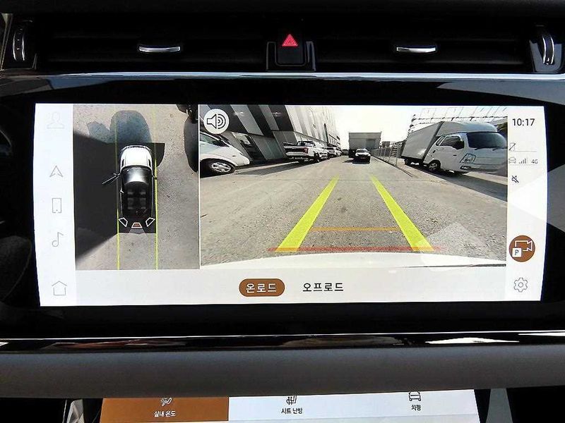 2021 Land Rover Range Rover Evoque P250 R-Dynamic SE photo 13