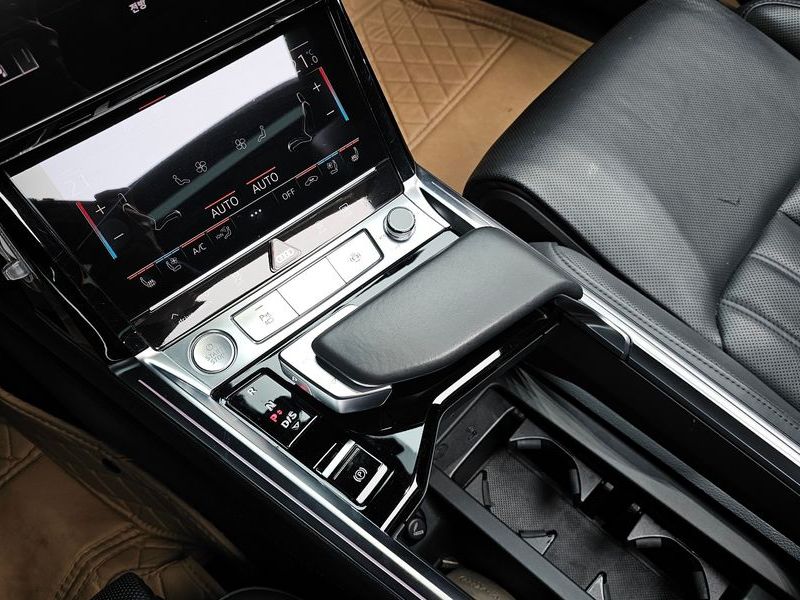 2020 Audi e-트론 55 Quattro photo 9