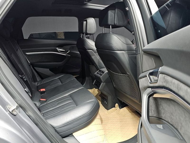 2020 Audi e-트론 55 Quattro photo 11