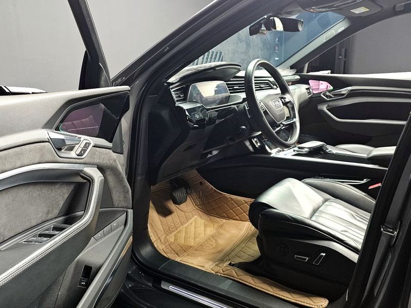 2020 Audi e-트론 55 Quattro photo 12