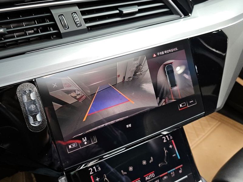 2020 Audi e-트론 55 Quattro photo 15