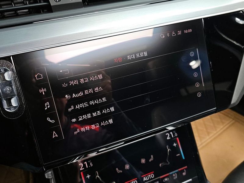 2020 Audi e-트론 55 Quattro photo 16
