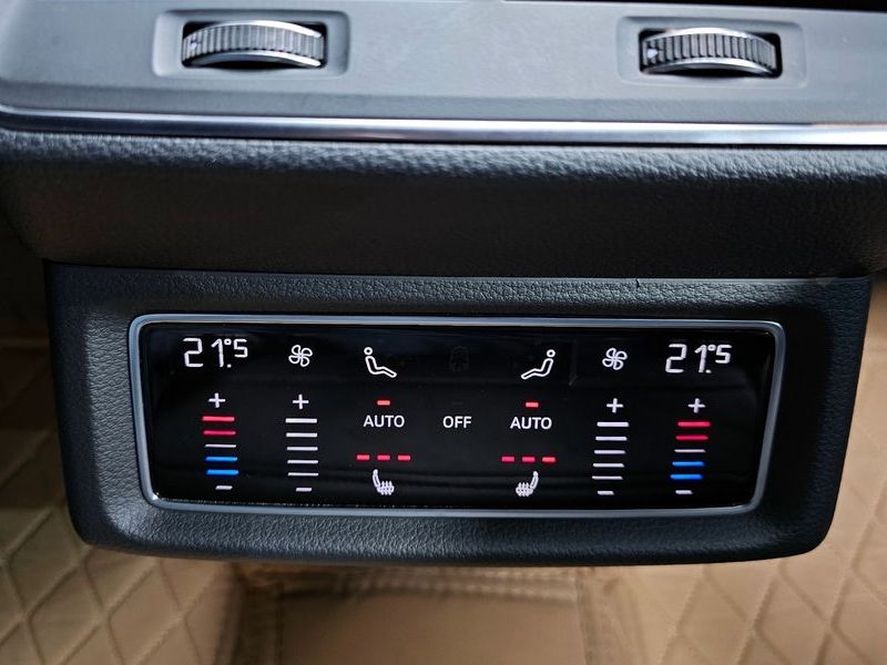 2020 Audi e-트론 55 Quattro photo 19