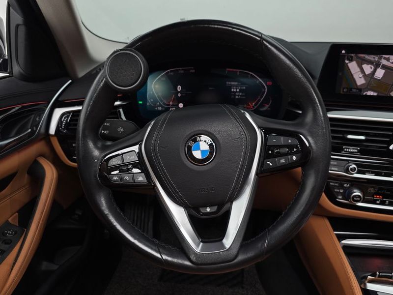 2020 BMW 5 Series 520i Luxury photo 13