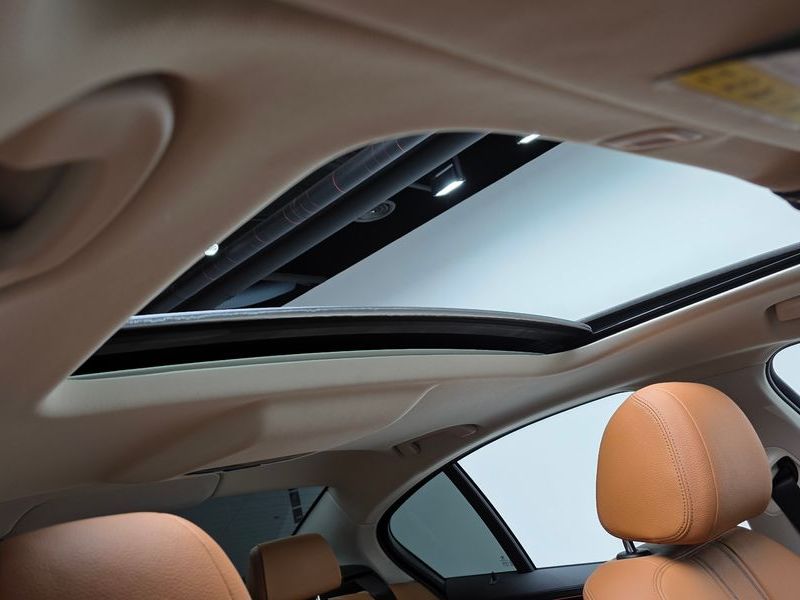 2020 BMW 5 Series 520i Luxury photo 18