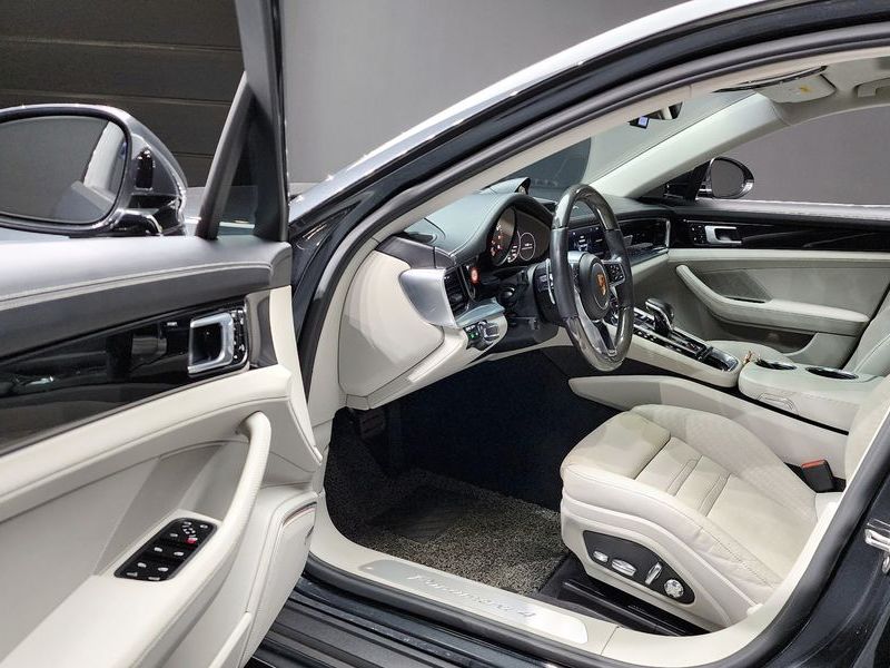 2018 Porsche Panamera 3.0 AWD photo 10