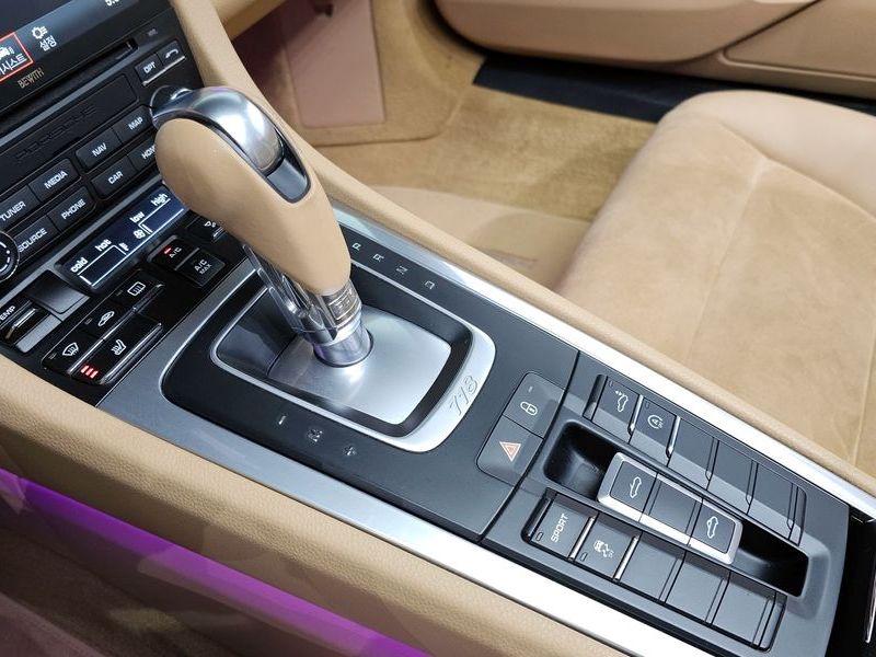 2017 Porsche 718 2.0 photo 9
