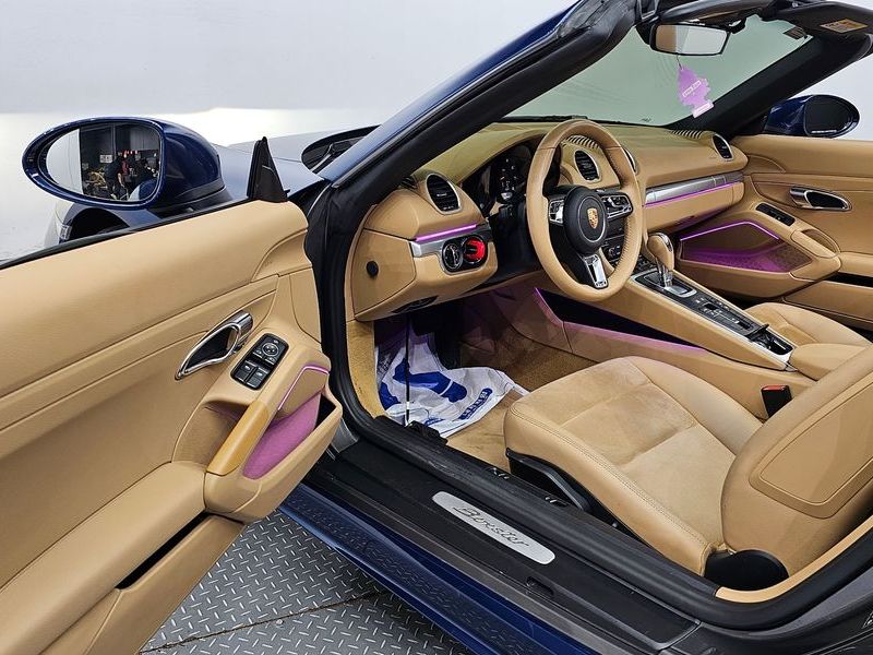 2017 Porsche 718 2.0 photo 10