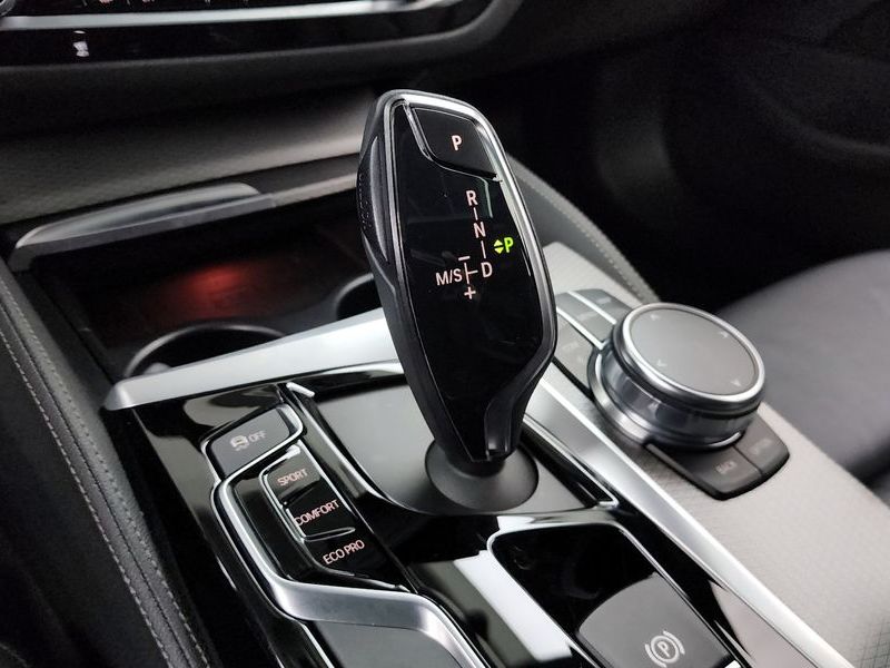 2018 BMW 5 Series 530i xDrive M Sport Package photo 9