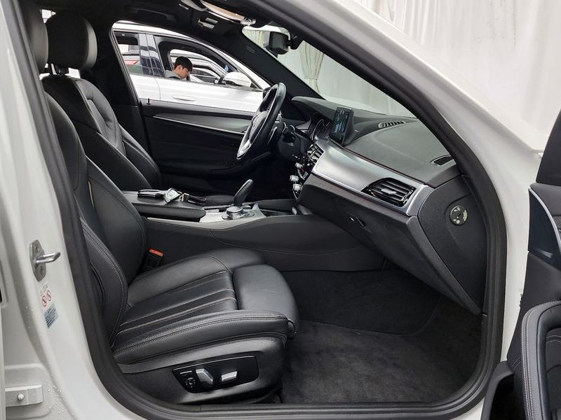 2018 BMW 5 Series 530i xDrive M Sport Package photo 11