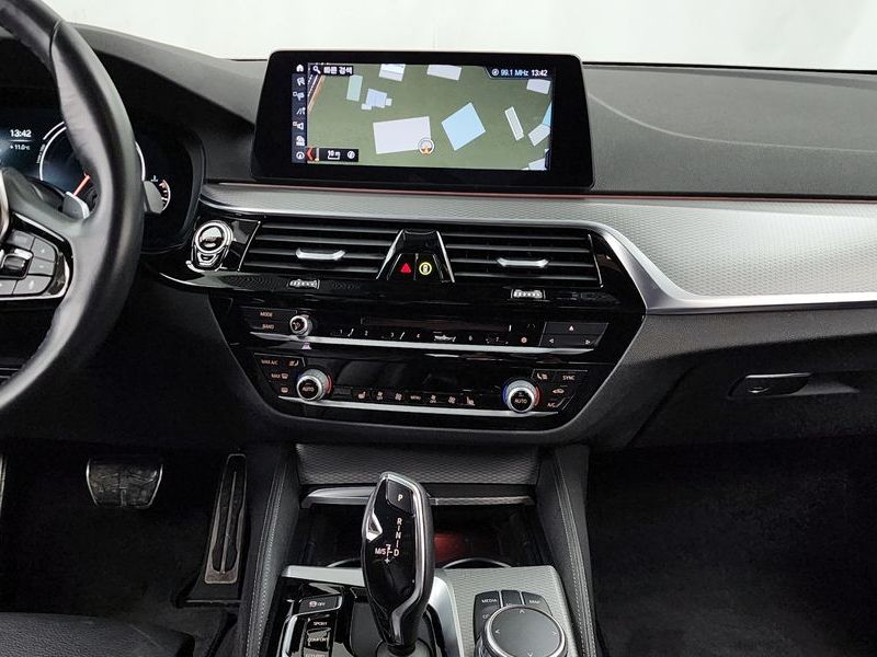 2018 BMW 5 Series 530i xDrive M Sport Package photo 14