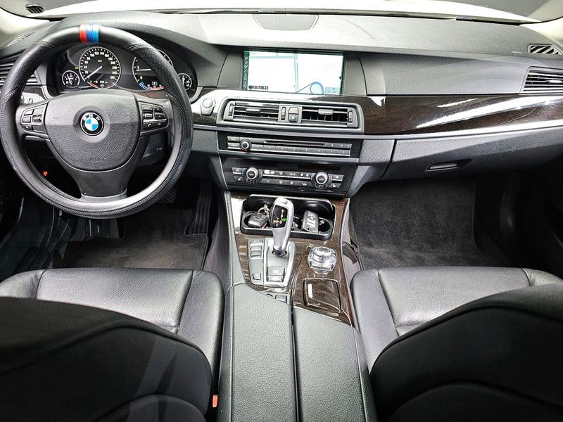 2012 BMW 5 Series 520d photo 7
