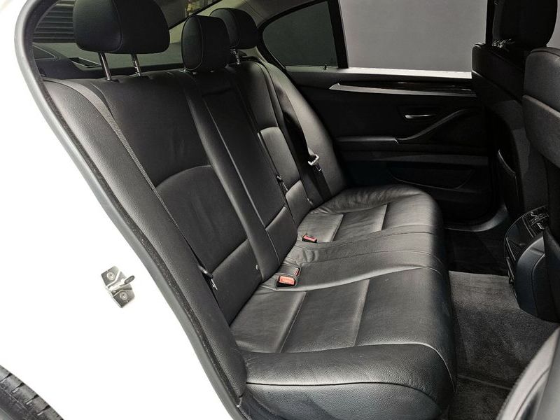 2012 BMW 5 Series 520d photo 11