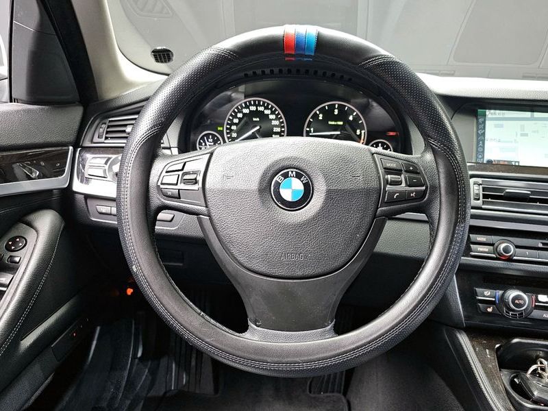 2012 BMW 5 Series 520d photo 12