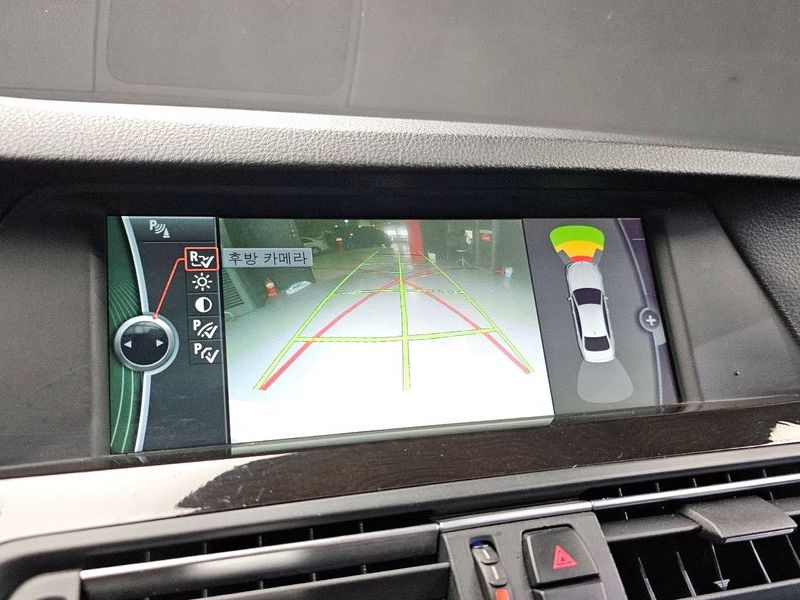 2012 BMW 5 Series 520d photo 14