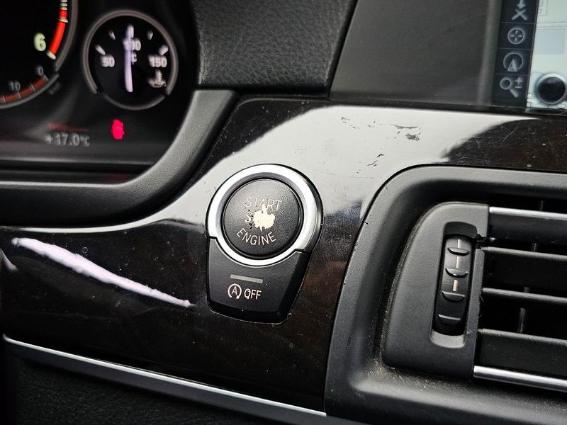 2012 BMW 5 Series 520d photo 17