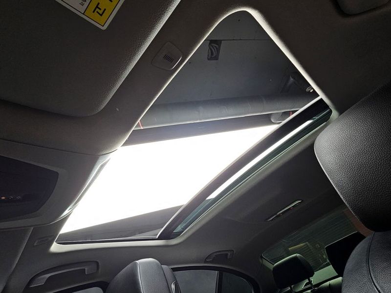 2012 BMW 5 Series 520d photo 19