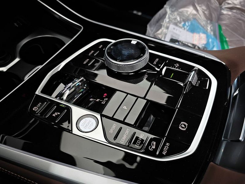 2026 BMW X5 xDrive 40i M Sport photo 9