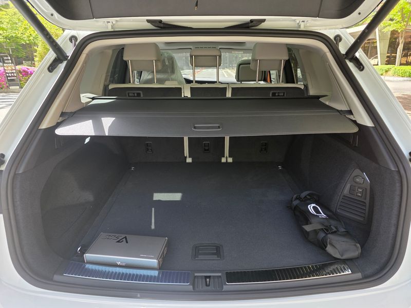 2026 Volkswagen Touareg 3.0 TDI Prestige photo 9