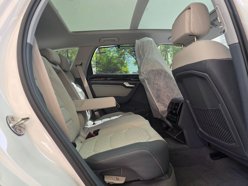 2026 Volkswagen Touareg 3.0 TDI Prestige photo 12