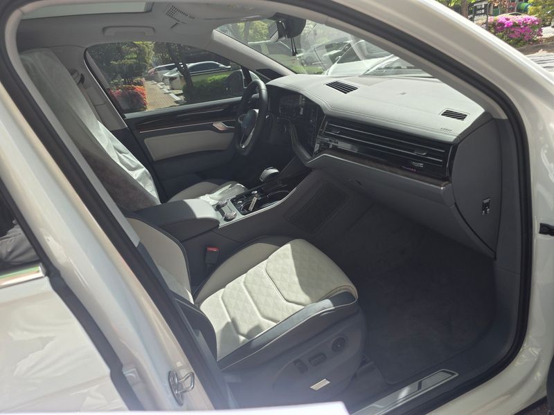 2026 Volkswagen Touareg 3.0 TDI Prestige photo 15