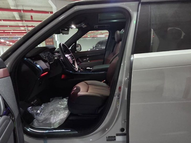 2026 Land Rover Range Rover Sport P400 AB photo 7