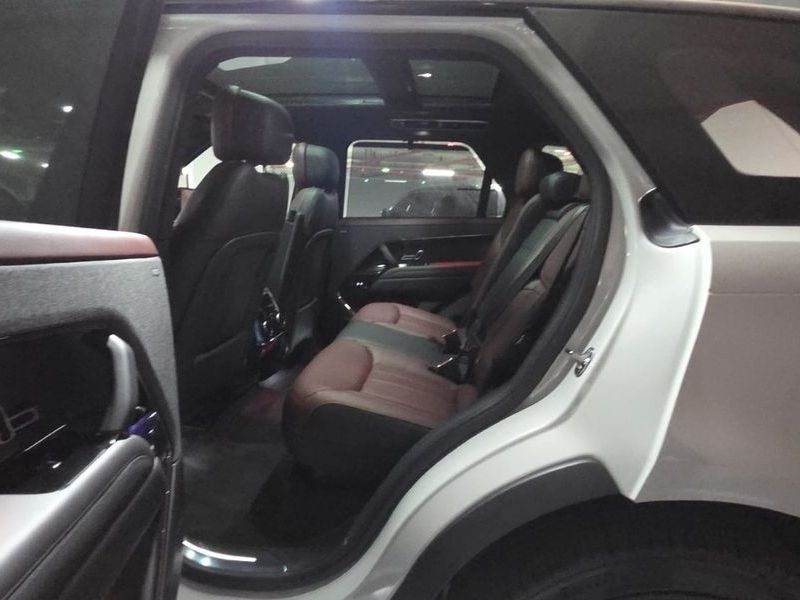 2026 Land Rover Range Rover Sport P400 AB photo 11
