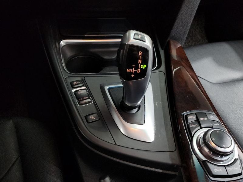 2013 BMW 3 Series 320d photo 9