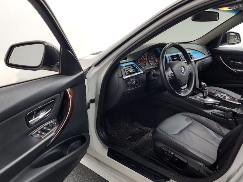 2013 BMW 3 Series 320d photo 10