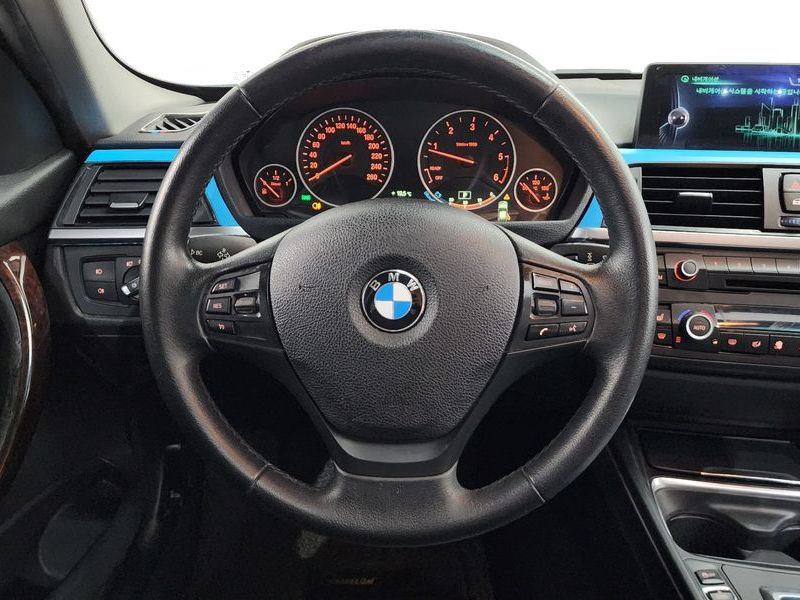 2013 BMW 3 Series 320d photo 12