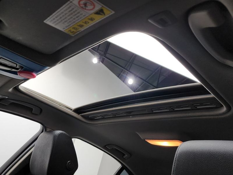 2013 BMW 3 Series 320d photo 17