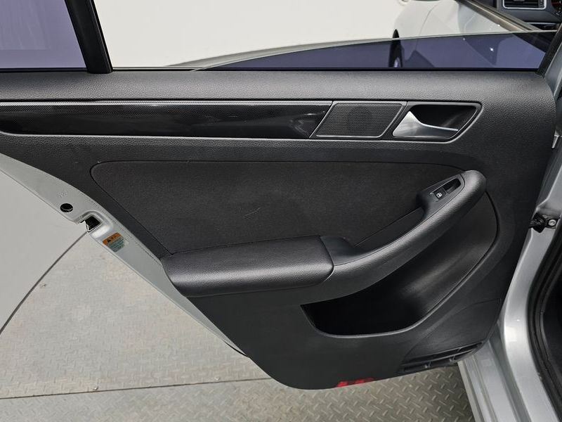 2013 Volkswagen Jetta 1.6 TDI Blue Motion 6th photo 25